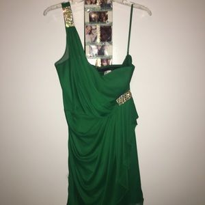 MAKE OFFERS One shoulder green size 12 fancy dress